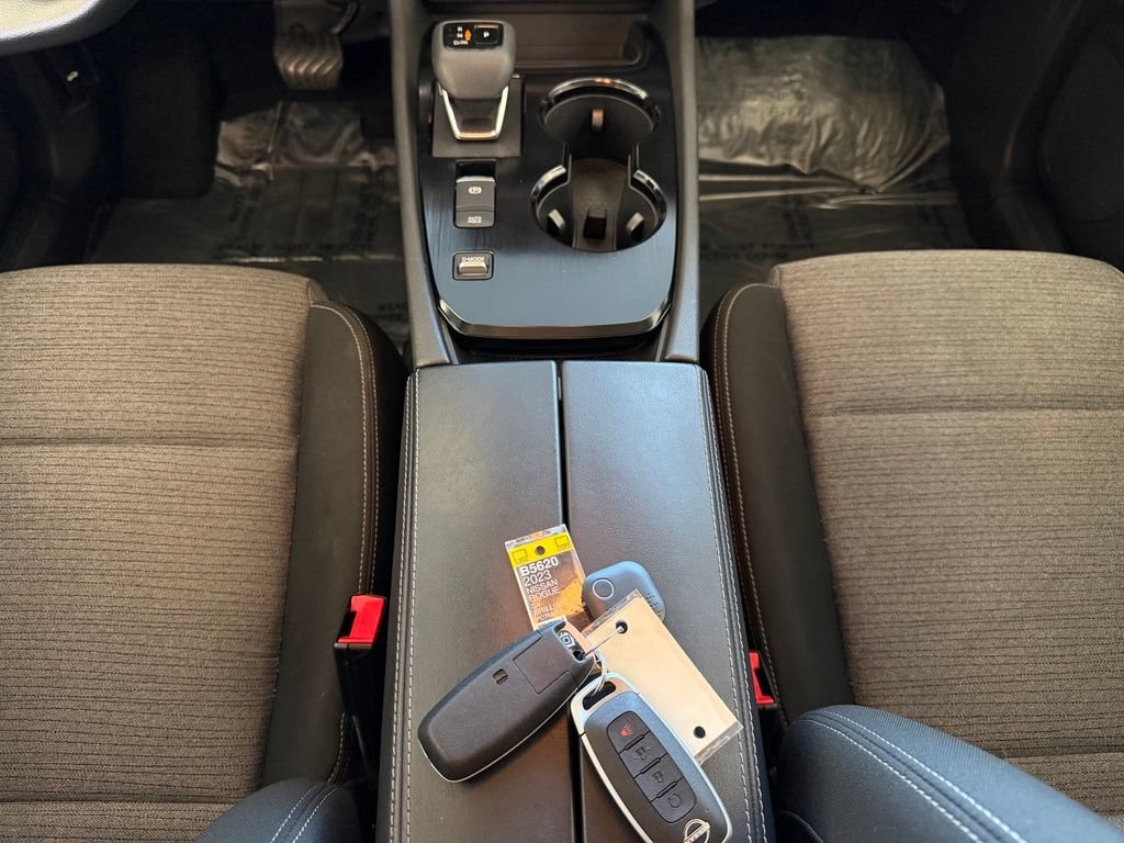 Used 2023 Nissan Rogue SV FWD image 22