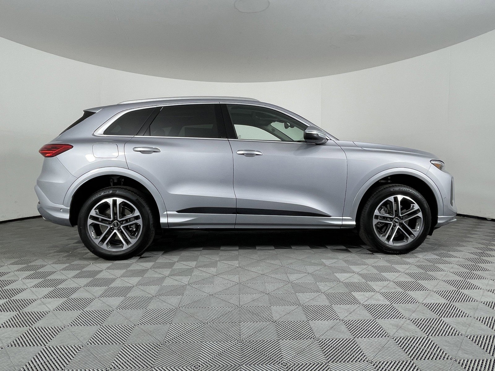 New 2025 Audi Q5 Premium Plus image 16