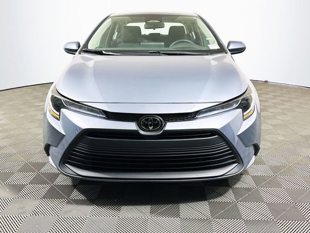Used 2023 Toyota Corolla LE image 3