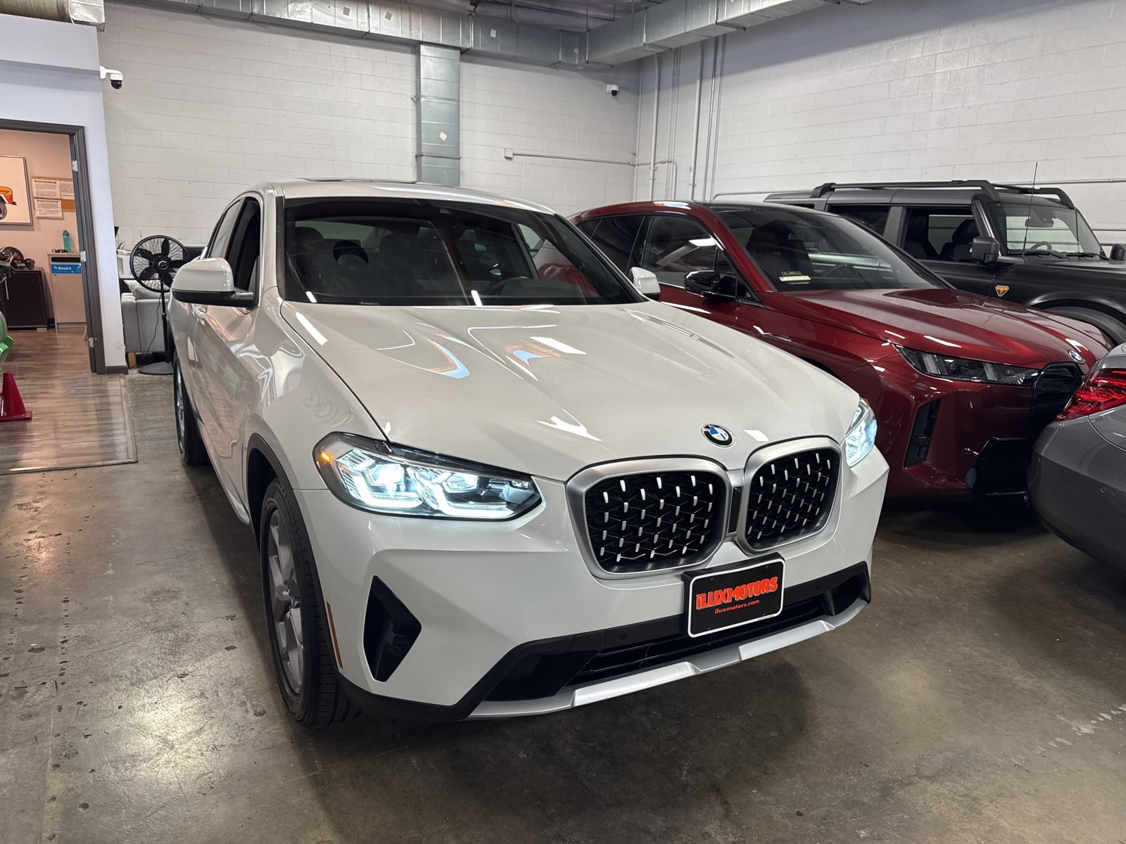 Used 2023 BMW X4 xDrive30i w/ Premium Package image 3