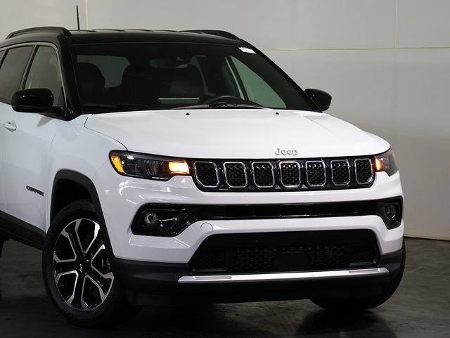 Used 2023 Jeep Compass Limited AWD/4WD image 6