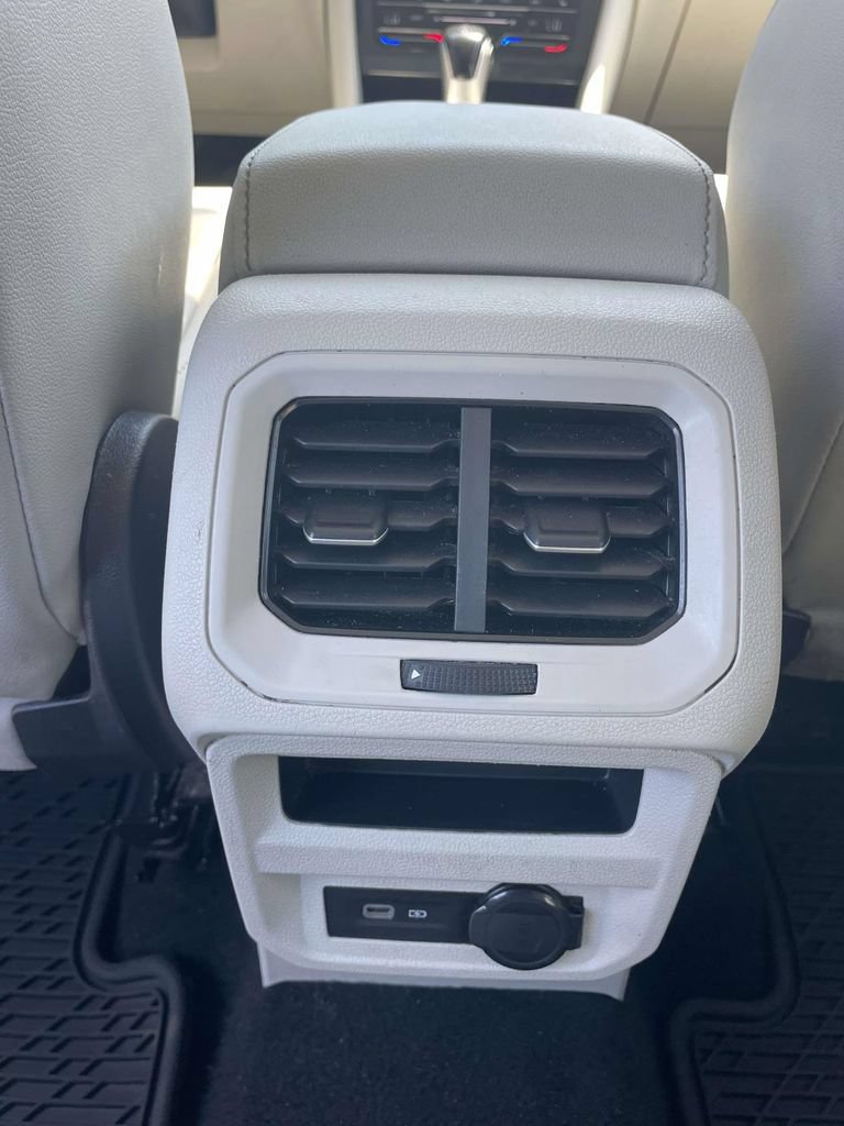 Certified 2023 Volkswagen Tiguan SE FWD image 12