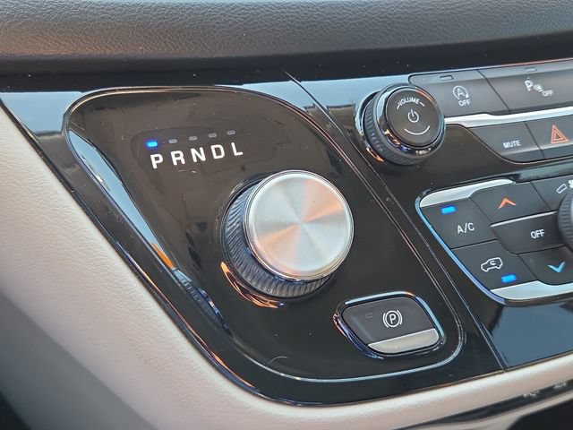 Used 2019 Chrysler Pacifica Touring-L FWD image 21