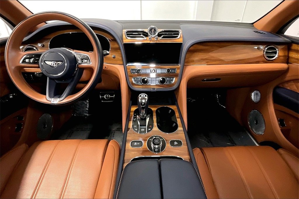 Used 2022 Bentley Bentayga image 22