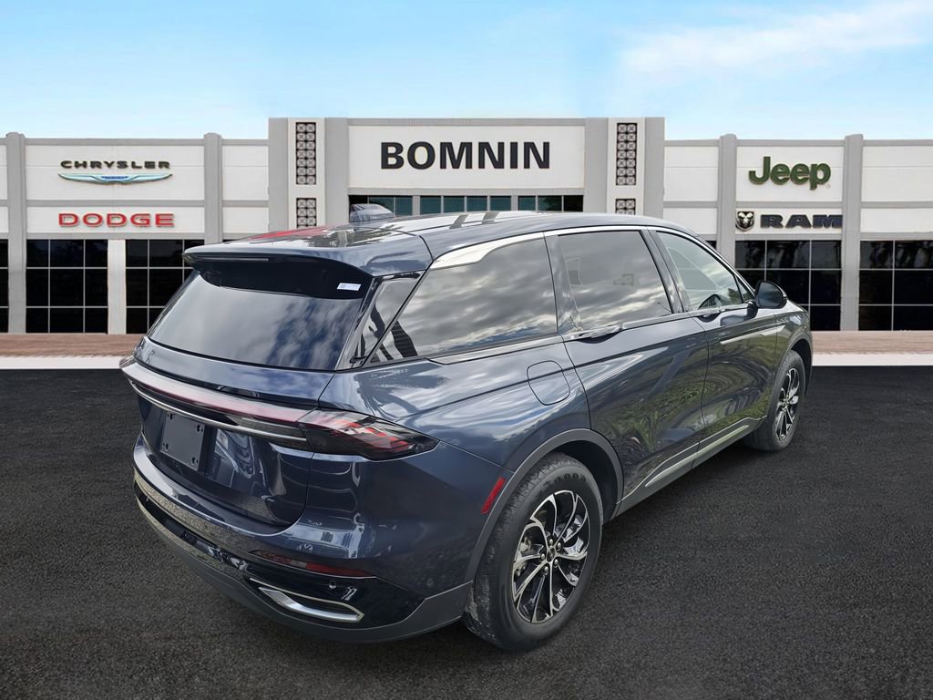 Used 2024 Lincoln Nautilus Premier image 4