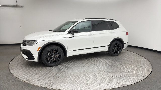 Used 2023 Volkswagen Tiguan SE R-Line AWD/4WD image 6
