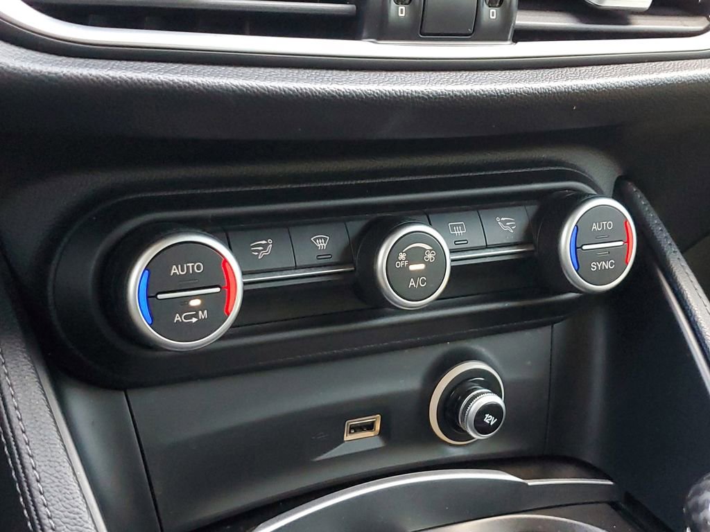 Used 2018 Alfa Romeo Stelvio AWD image 32