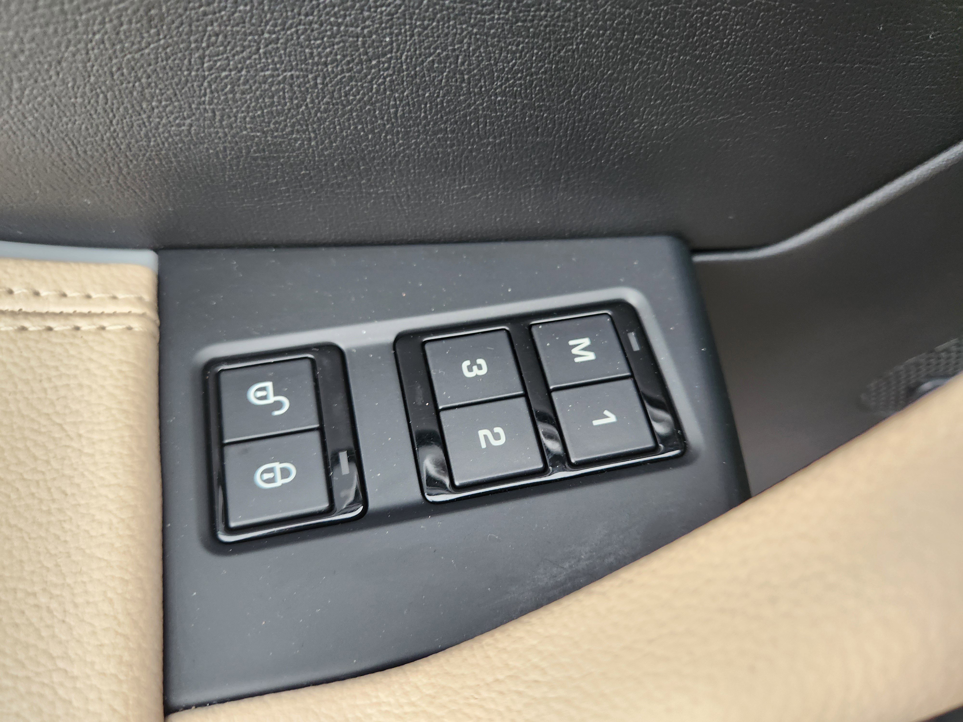 Used 2018 Jaguar F-PACE Premium image 15