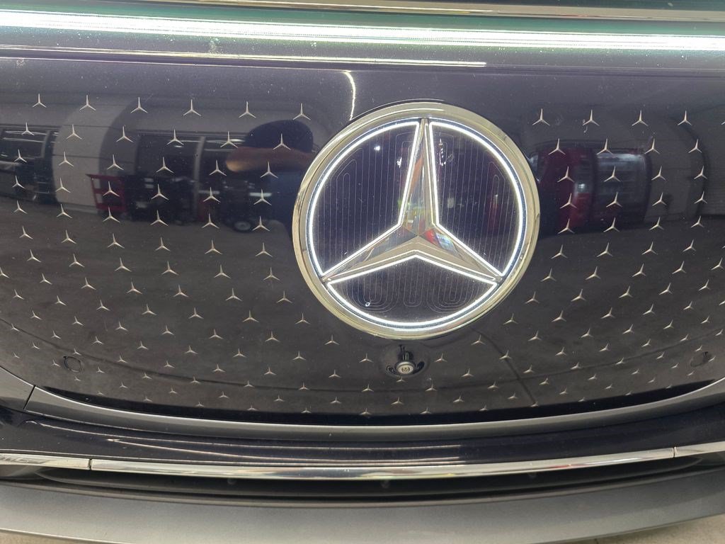 Used 2023 Mercedes-Benz EQS 580 4MATIC SUV w/ Exclusive Trim Package image 9