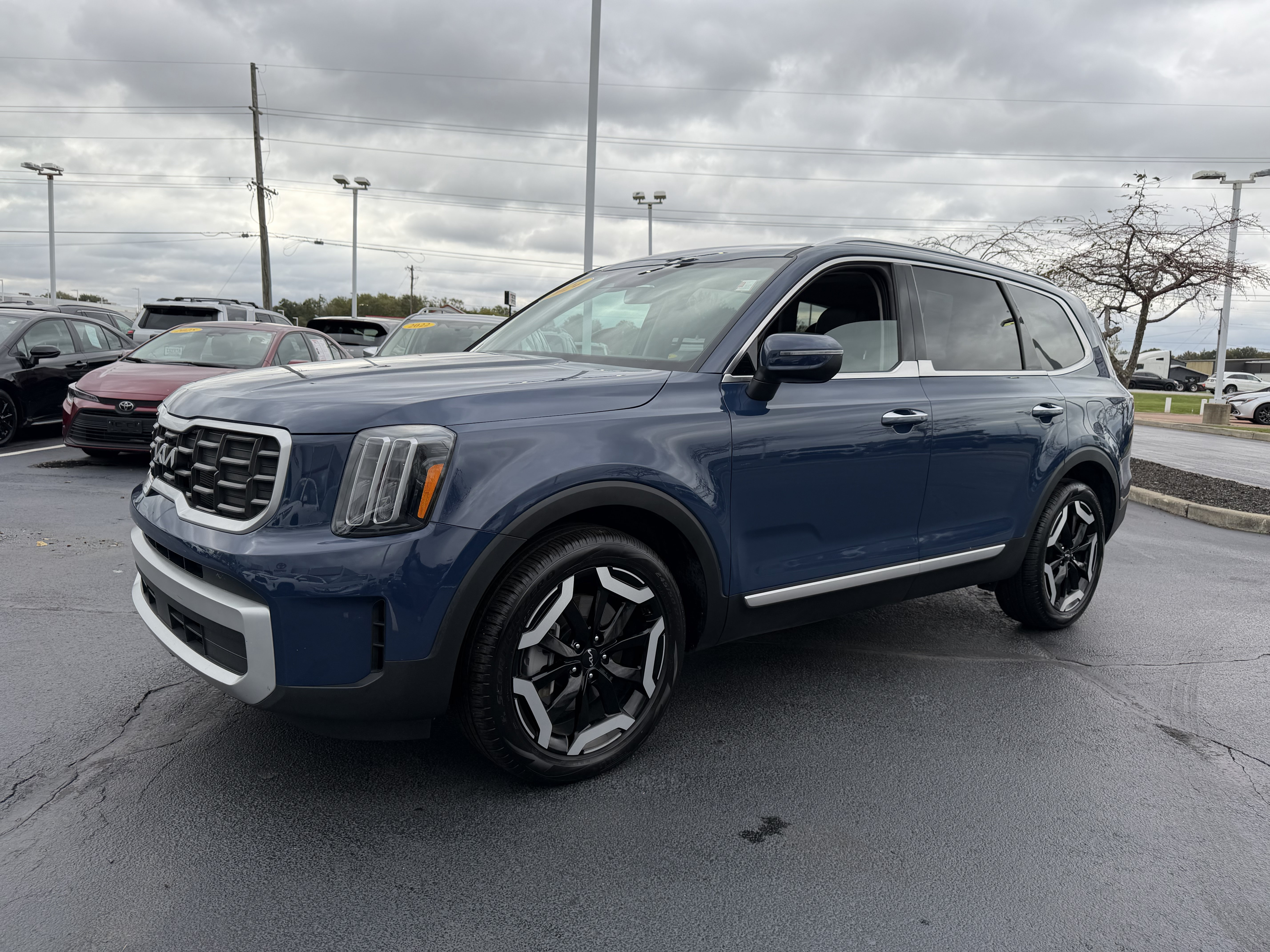 Used 2024 Kia Telluride S w/ S Sunroof Package AWD/4WD image 3