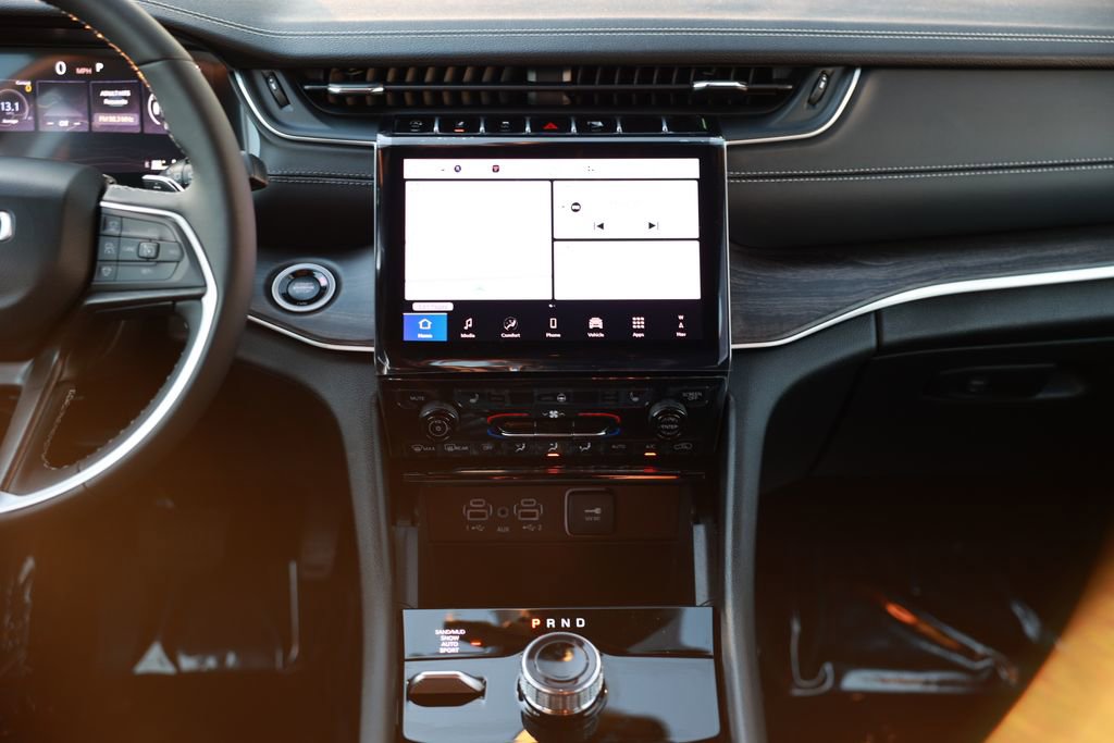 New 2025 Jeep Grand Cherokee Limited w/ Black Appearance Package image 22