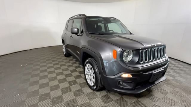 Used 2018 Jeep Renegade Latitude AWD/4WD image 18