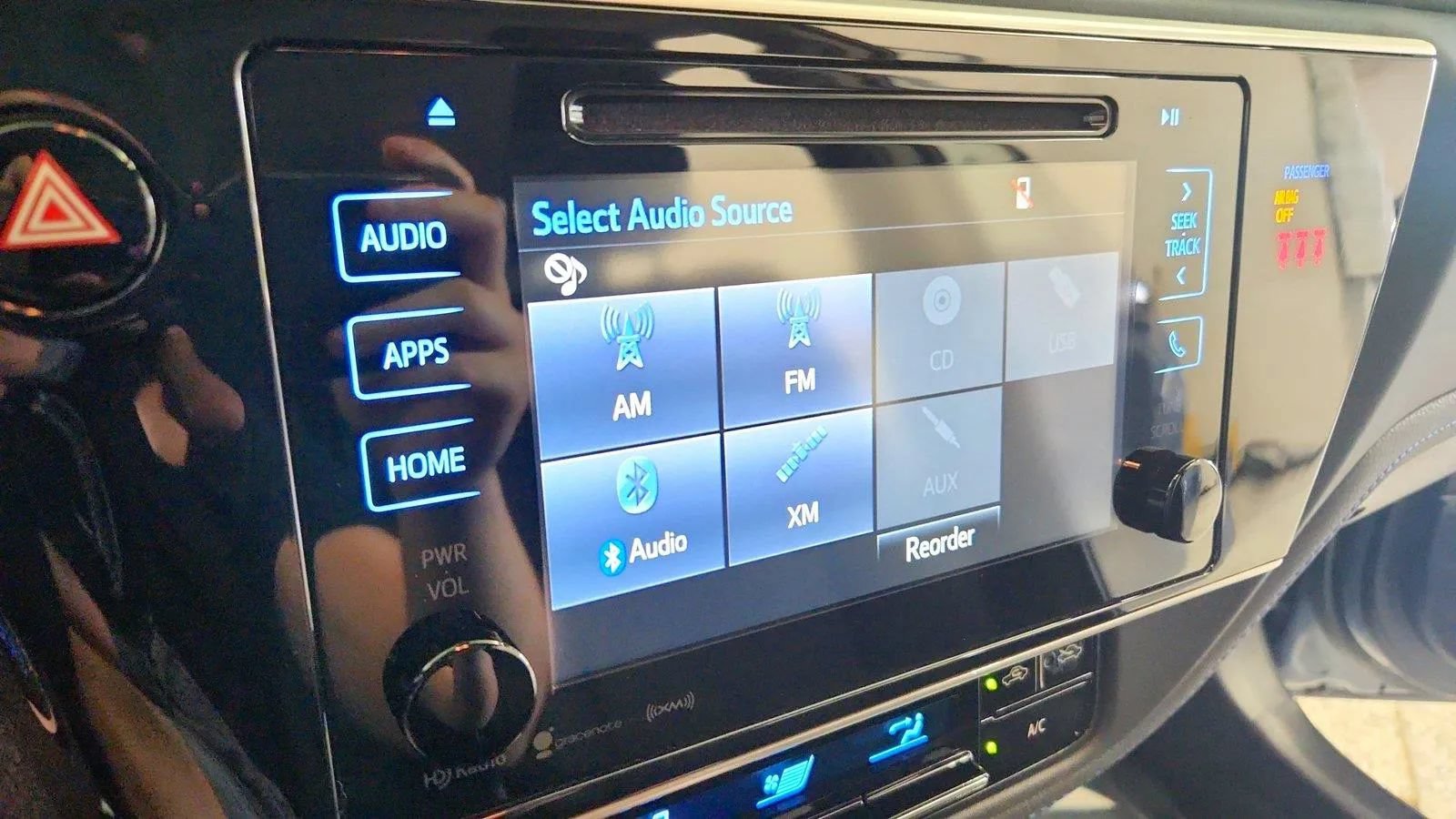 Used 2018 Toyota Corolla SE w/ SE Premium Package FWD image 20