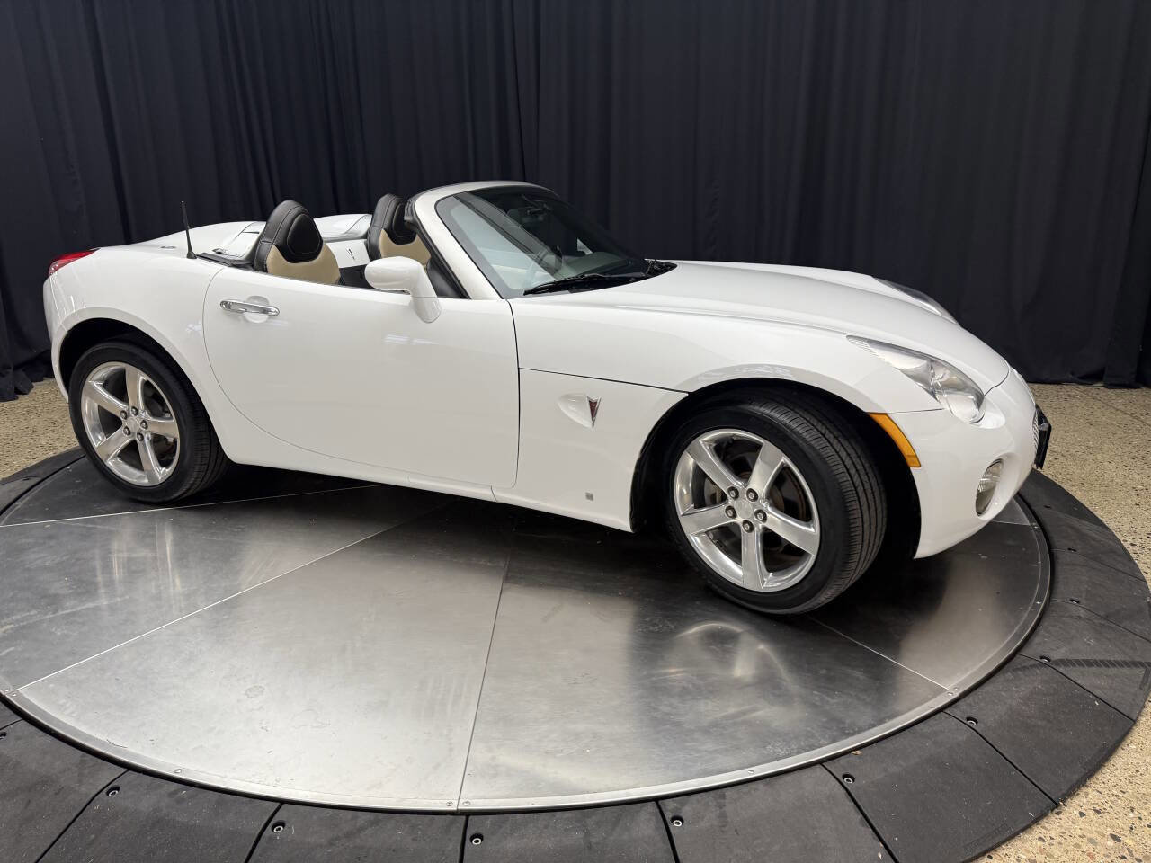 Used 2008 Pontiac Solstice Convertible w/ Premium Package image 10