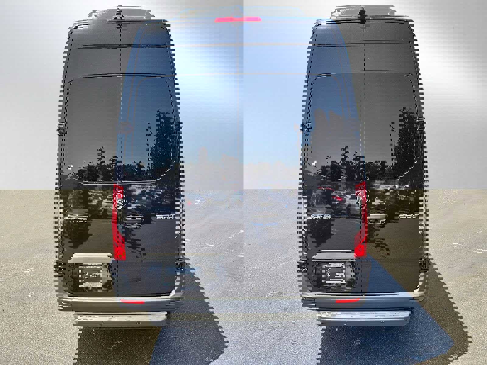 Used 2024 Mercedes-Benz Sprinter 3500 image 4