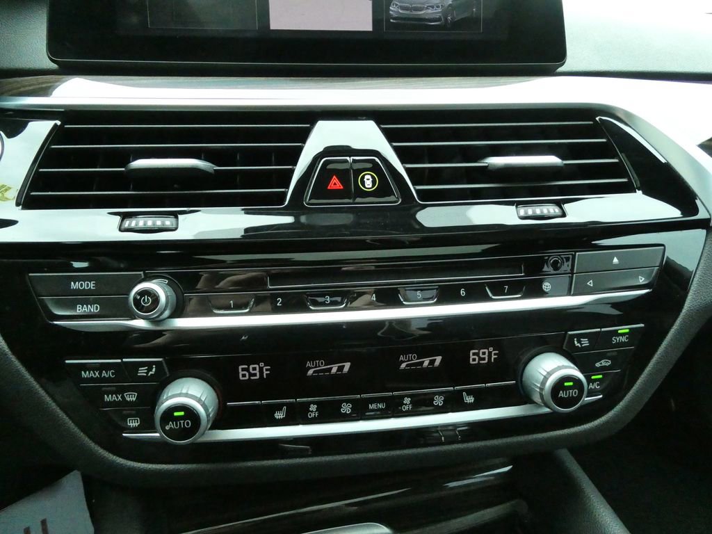 Used 2019 BMW 530i xDrive w/ Convenience Package AWD/4WD image 30