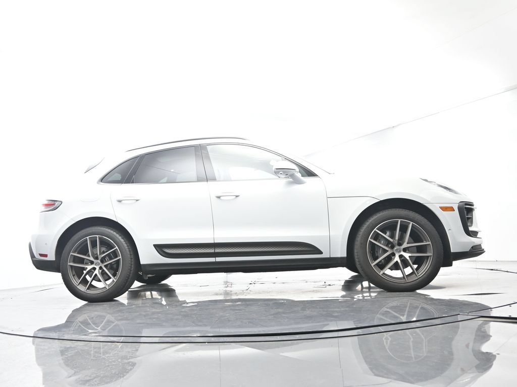 Certified 2023 Porsche Macan AWD/4WD image 48