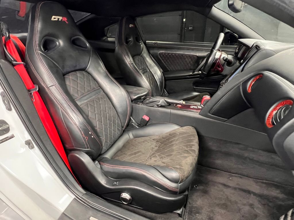 Used 2010 Nissan GT-R Premium AWD/4WD image 5