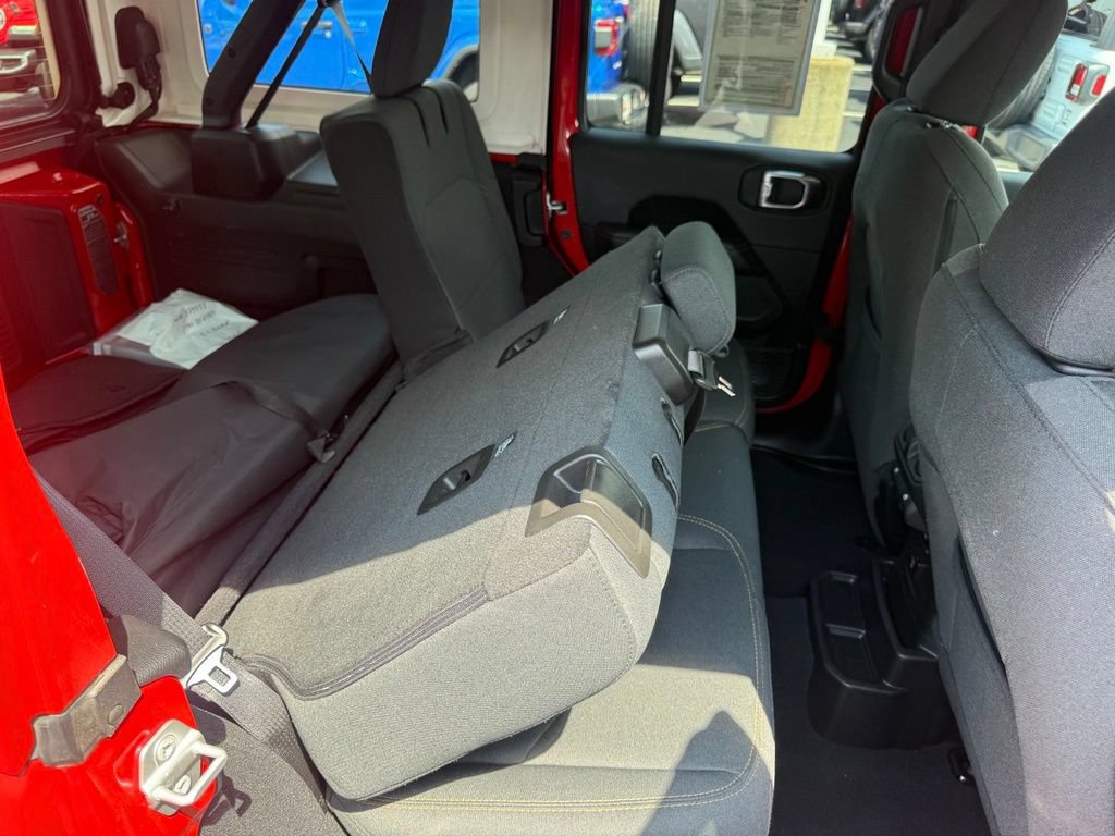 Used 2025 Jeep Wrangler Unlimited Sahara w/ Safety Group AWD/4WD image 55