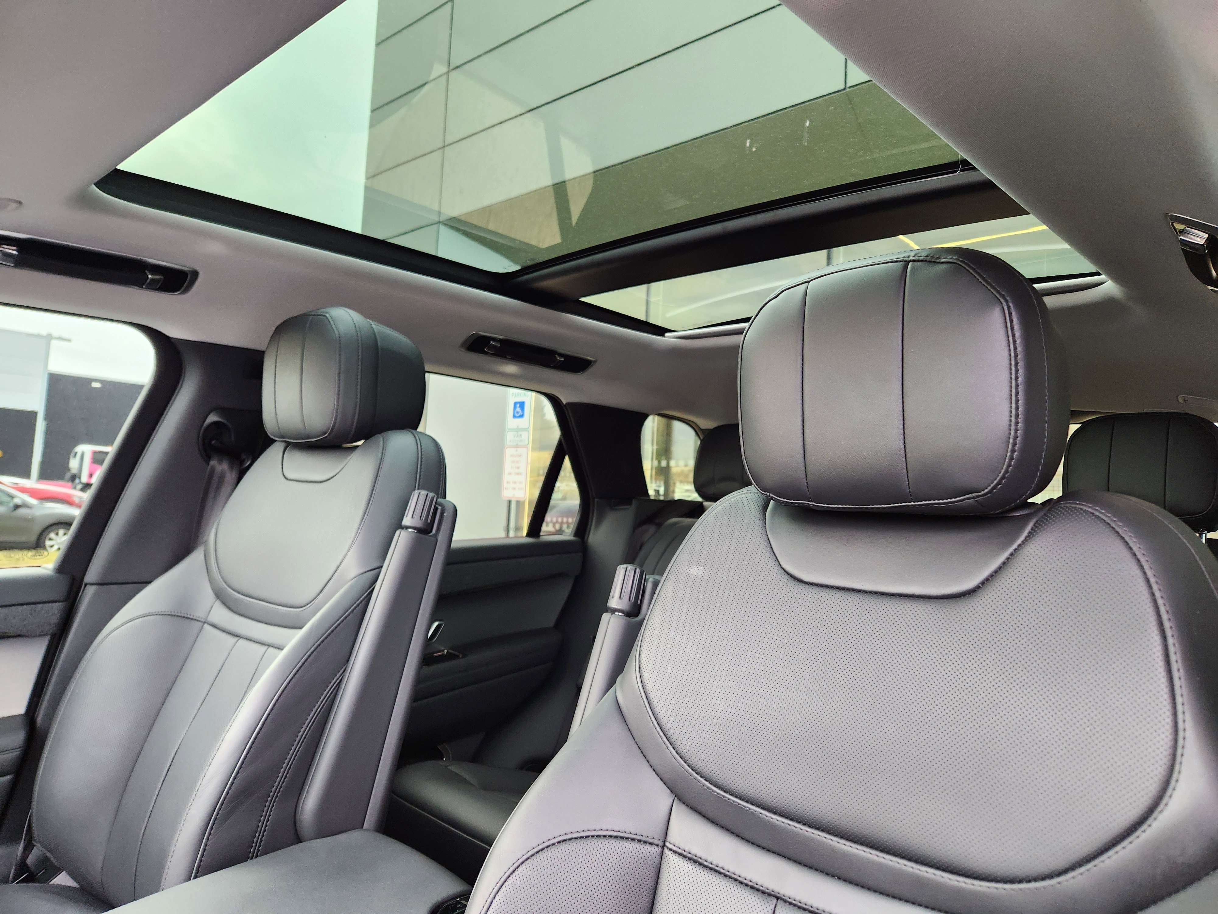 Used 2024 Land Rover Range Rover Sport SE image 12