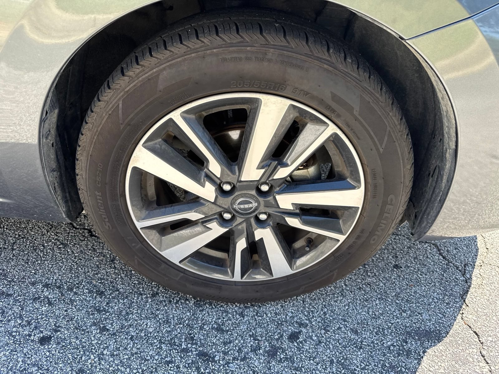 Used 2024 Nissan Versa SV FWD image 11