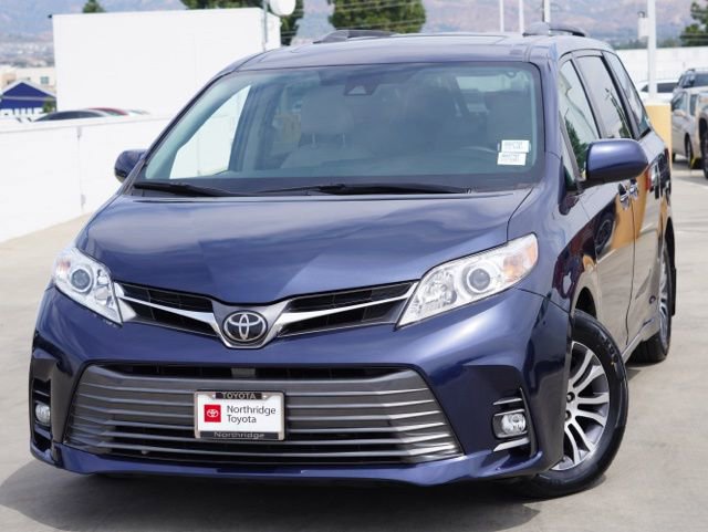Used 2018 Toyota Sienna XLE w/ XLE Navigation Package image 4