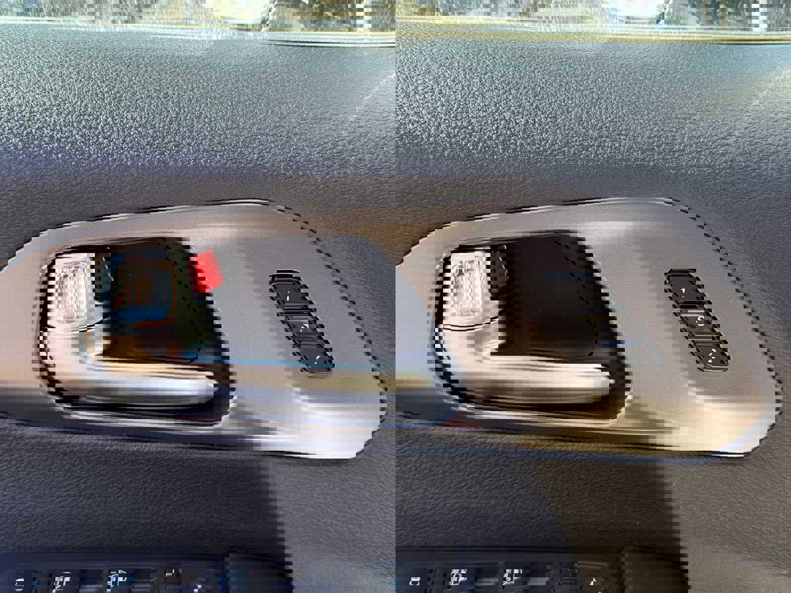 New 2026 Chrysler Pacifica Select image 7