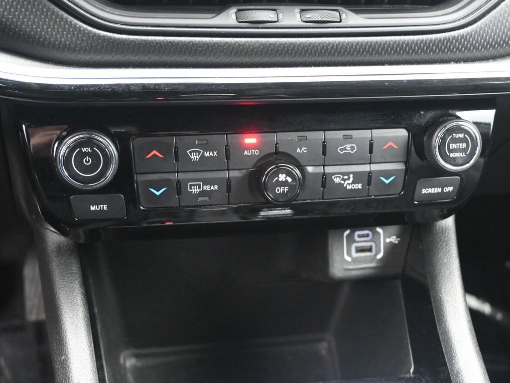 Used 2025 Jeep Compass Trailhawk image 18