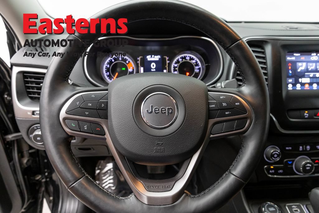 Used 2021 Jeep Cherokee Latitude Plus AWD/4WD image 12