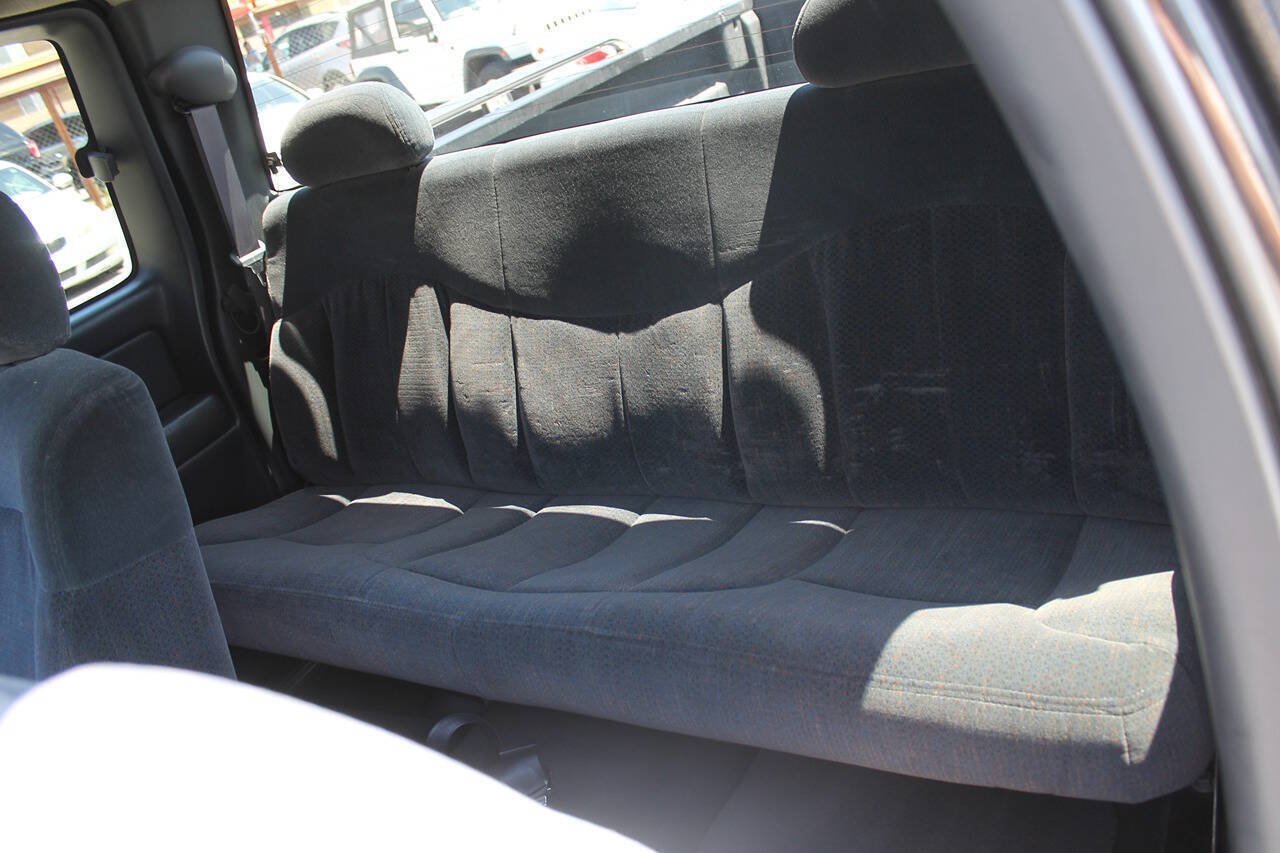 Used 1999 Chevrolet Silverado 2500 LS w/ Snow Plow Prep Pkg AWD/4WD image 22