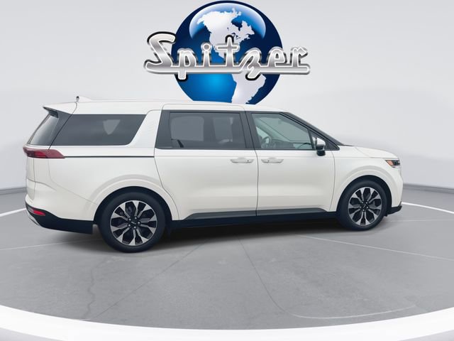 Used 2023 Kia Carnival EX image 10