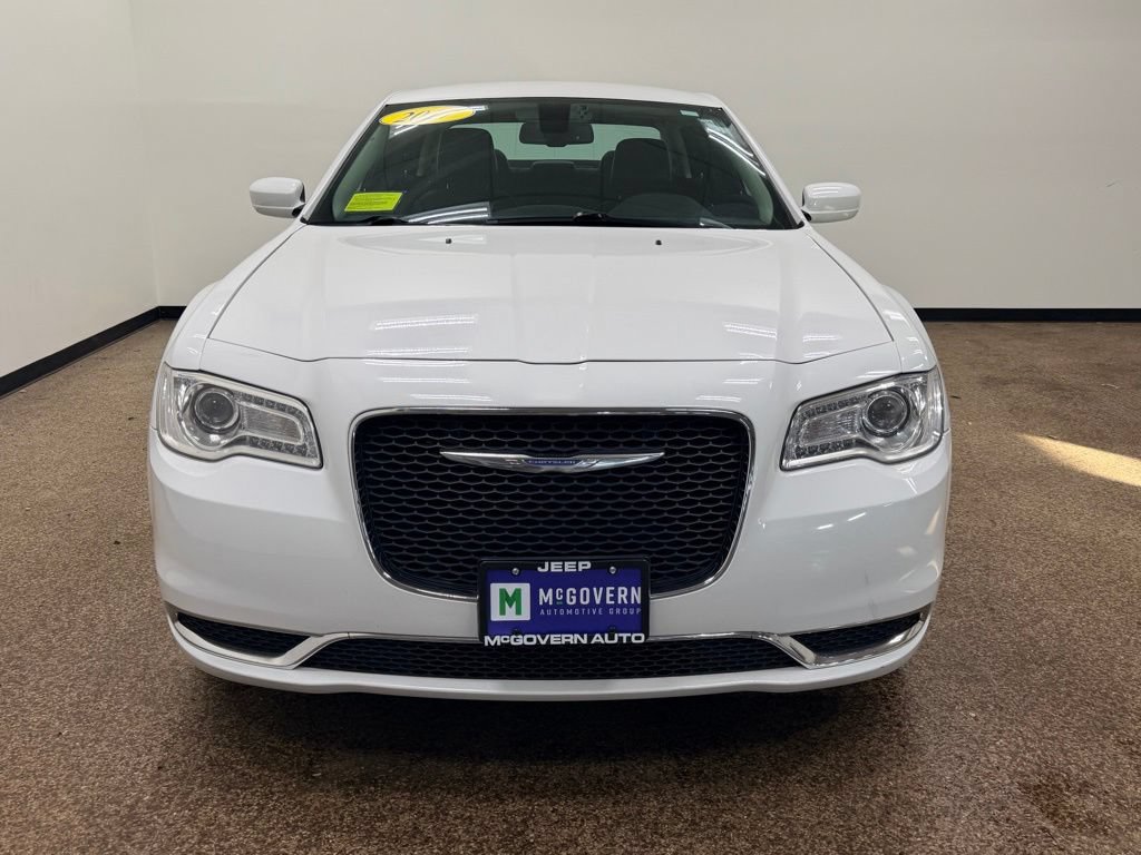 Used 2017 Chrysler 300 Limited AWD/4WD image 10