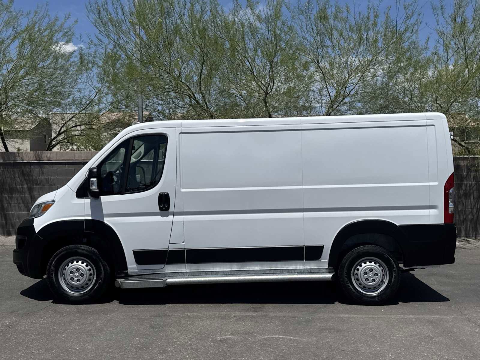 Used 2025 RAM ProMaster 2500 w/ U-Haul Equipment Group FWD image 5