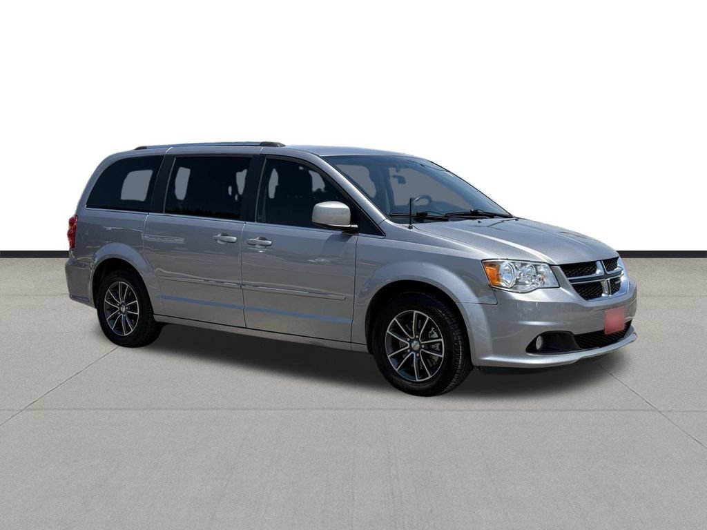 Used 2016 Dodge Grand Caravan SXT FWD image 3