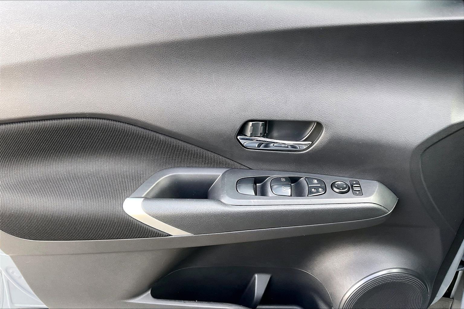 Used 2021 Nissan Kicks SV image 15