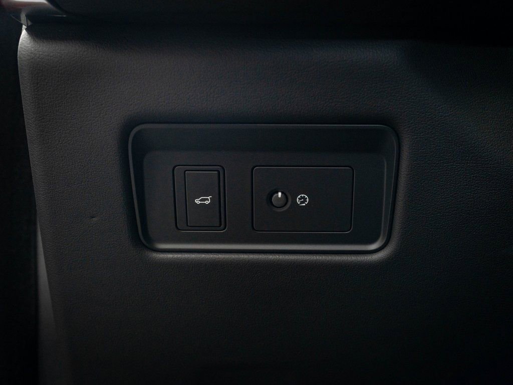 Used 2025 Jaguar F-PACE R-Dynamic S image 43