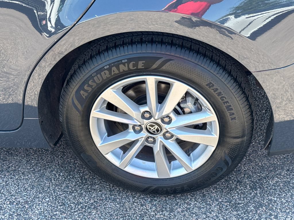 Used 2025 Toyota Camry LE AWD/4WD image 41