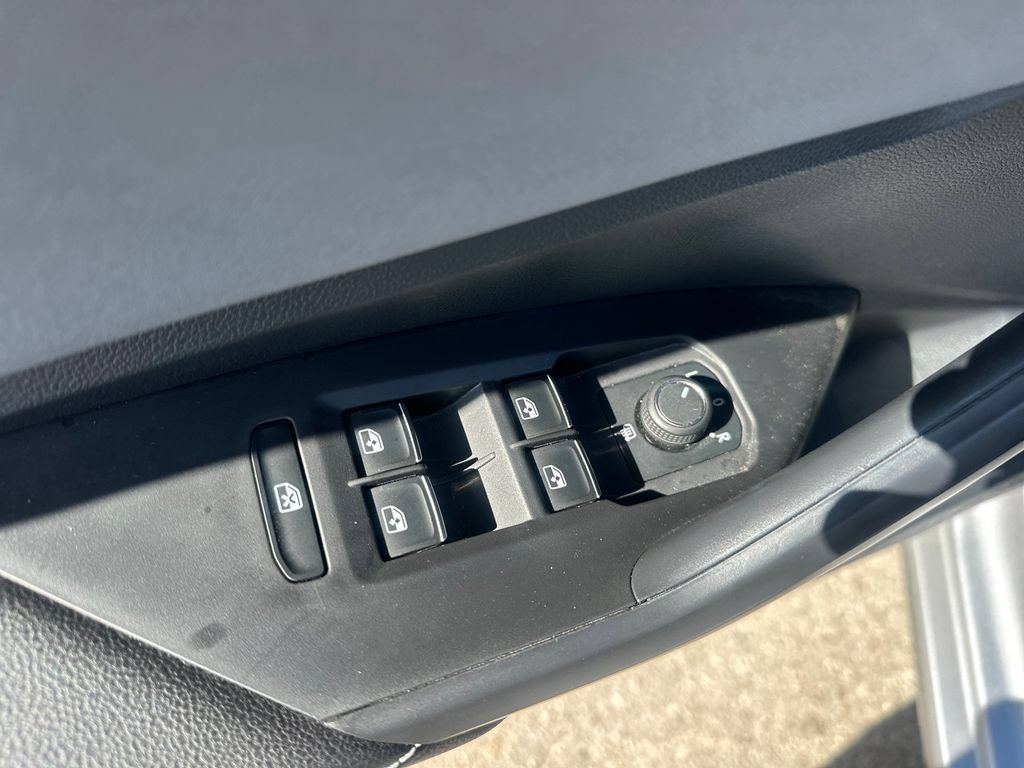Used 2025 Volkswagen Jetta SE w/ Sunroof Package FWD image 44