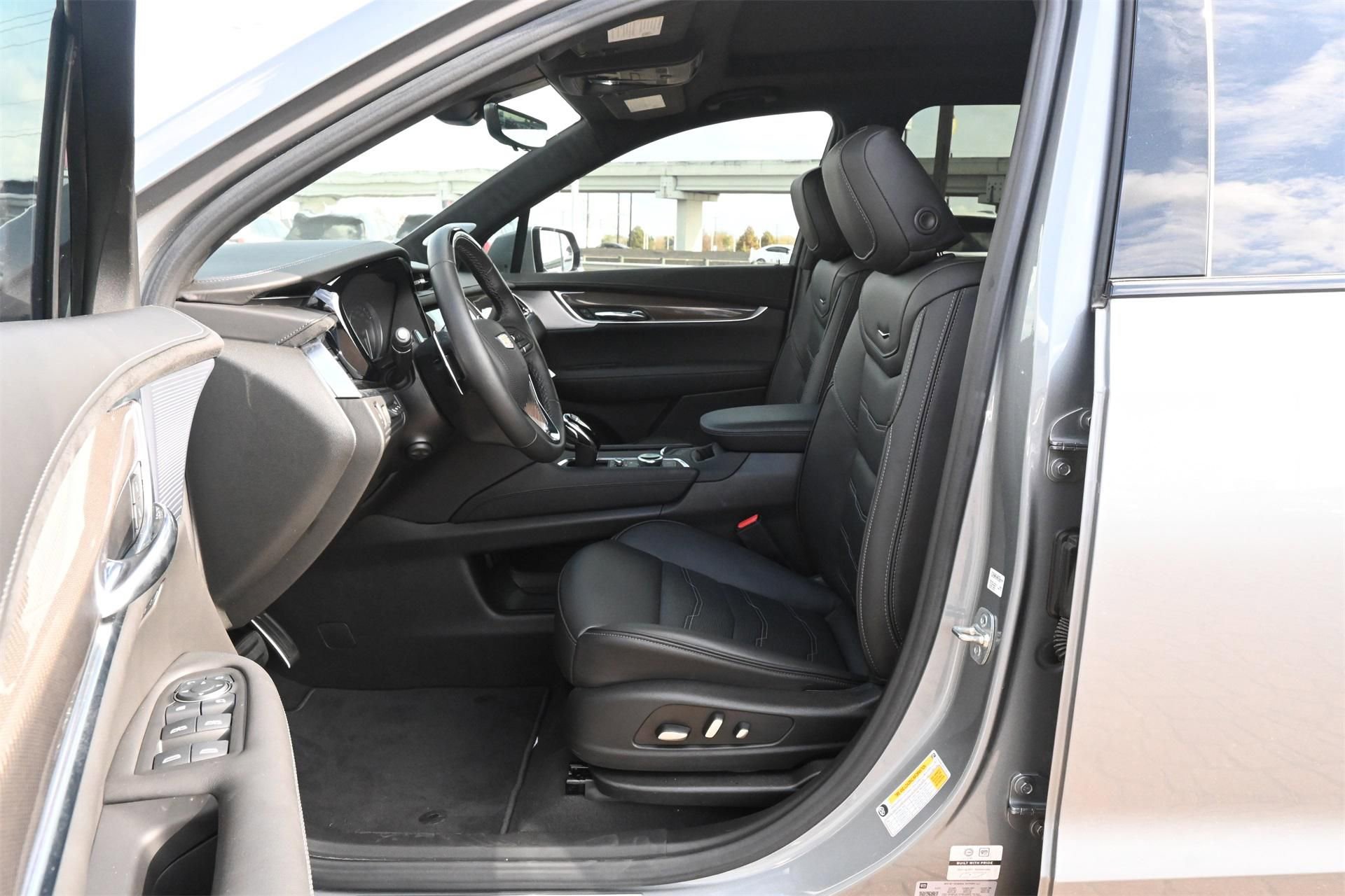 New 2025 Cadillac XT6 Sport w/ Platinum Package AWD/4WD image 18