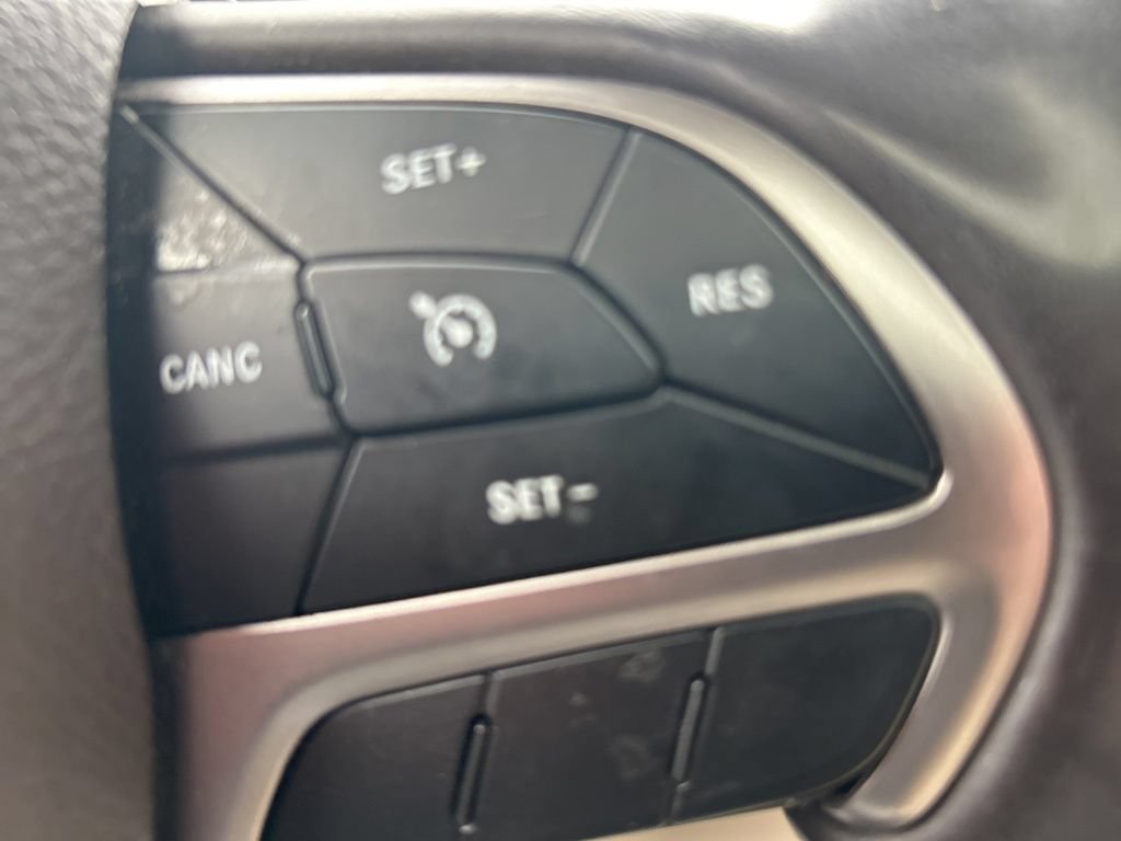 Used 2019 Jeep Grand Cherokee Overland AWD/4WD image 22