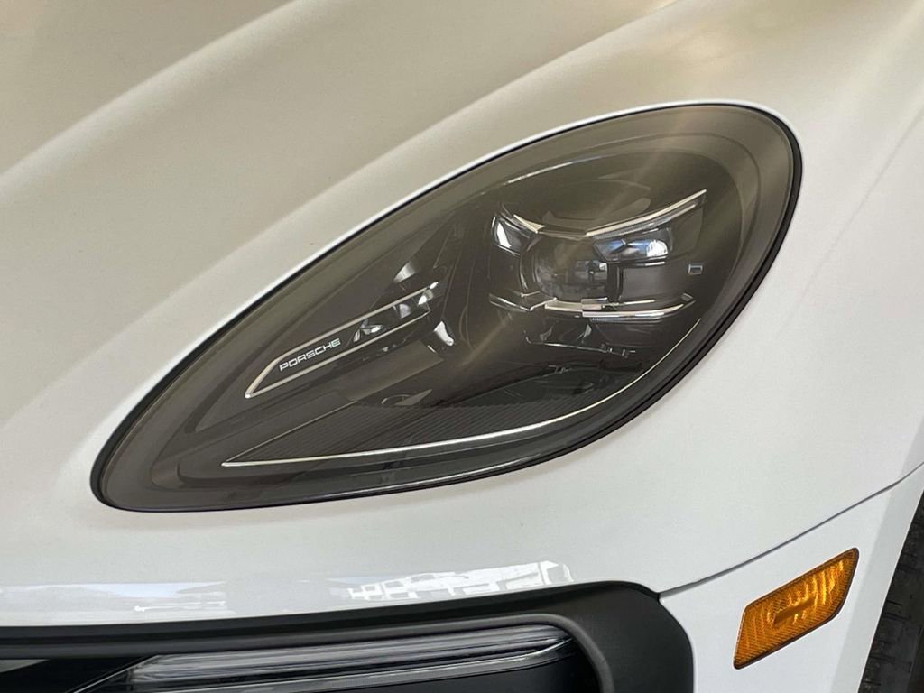 Certified 2023 Porsche Macan AWD/4WD image 15
