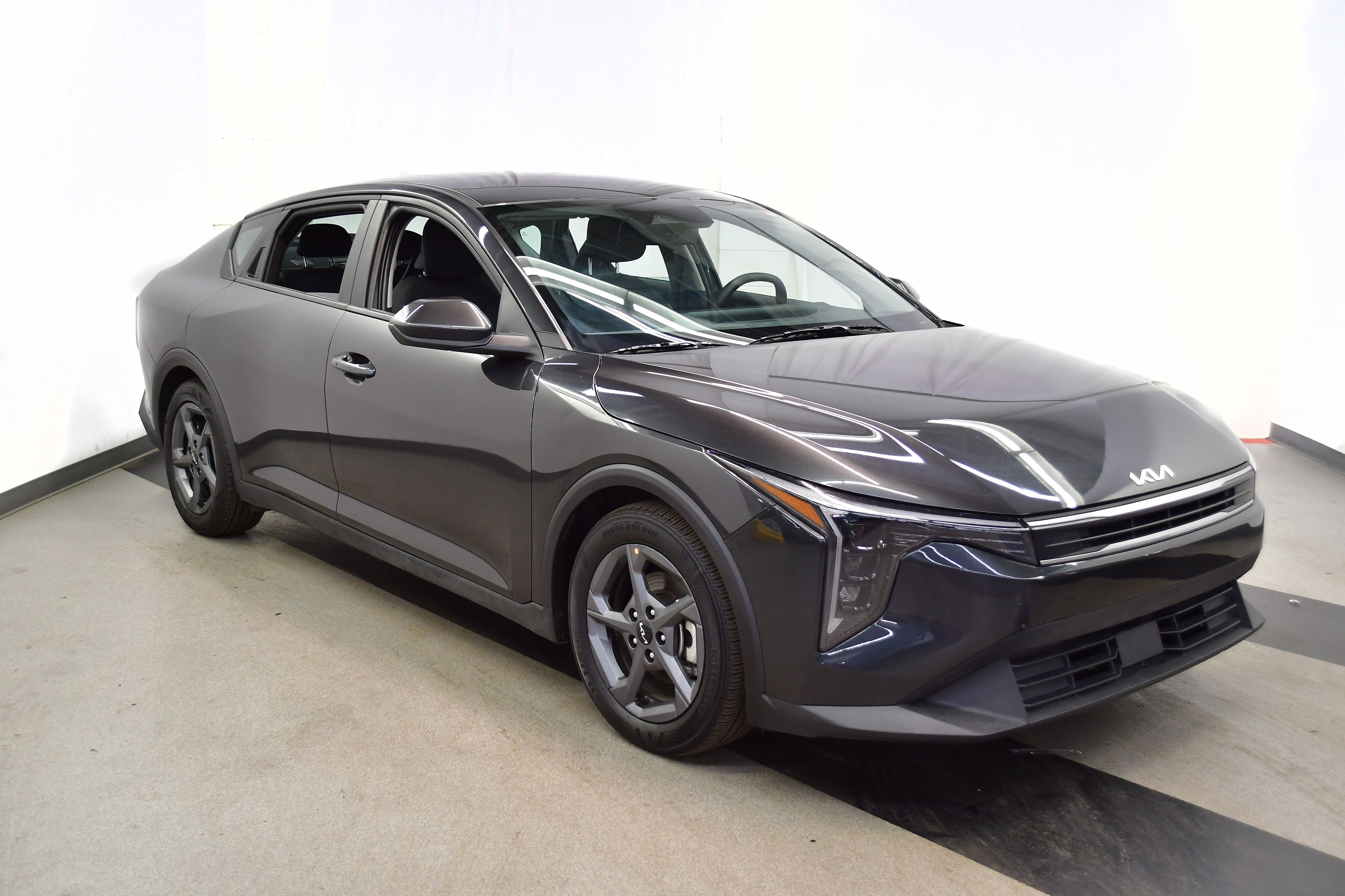 Used 2025 Kia K4 FWD image 2