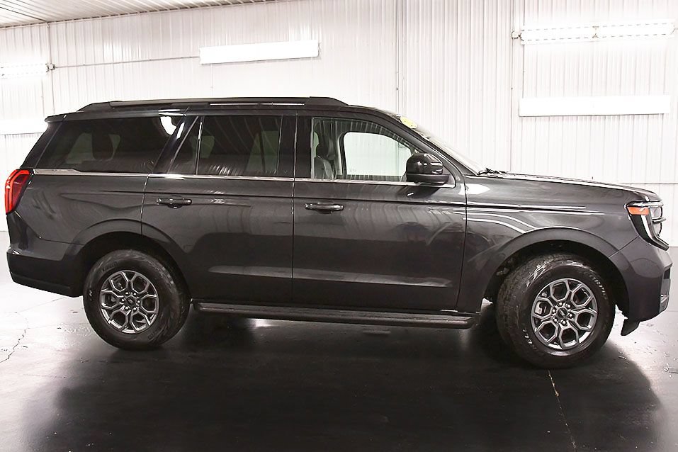 Used 2025 Ford Expedition Active AWD/4WD image 8