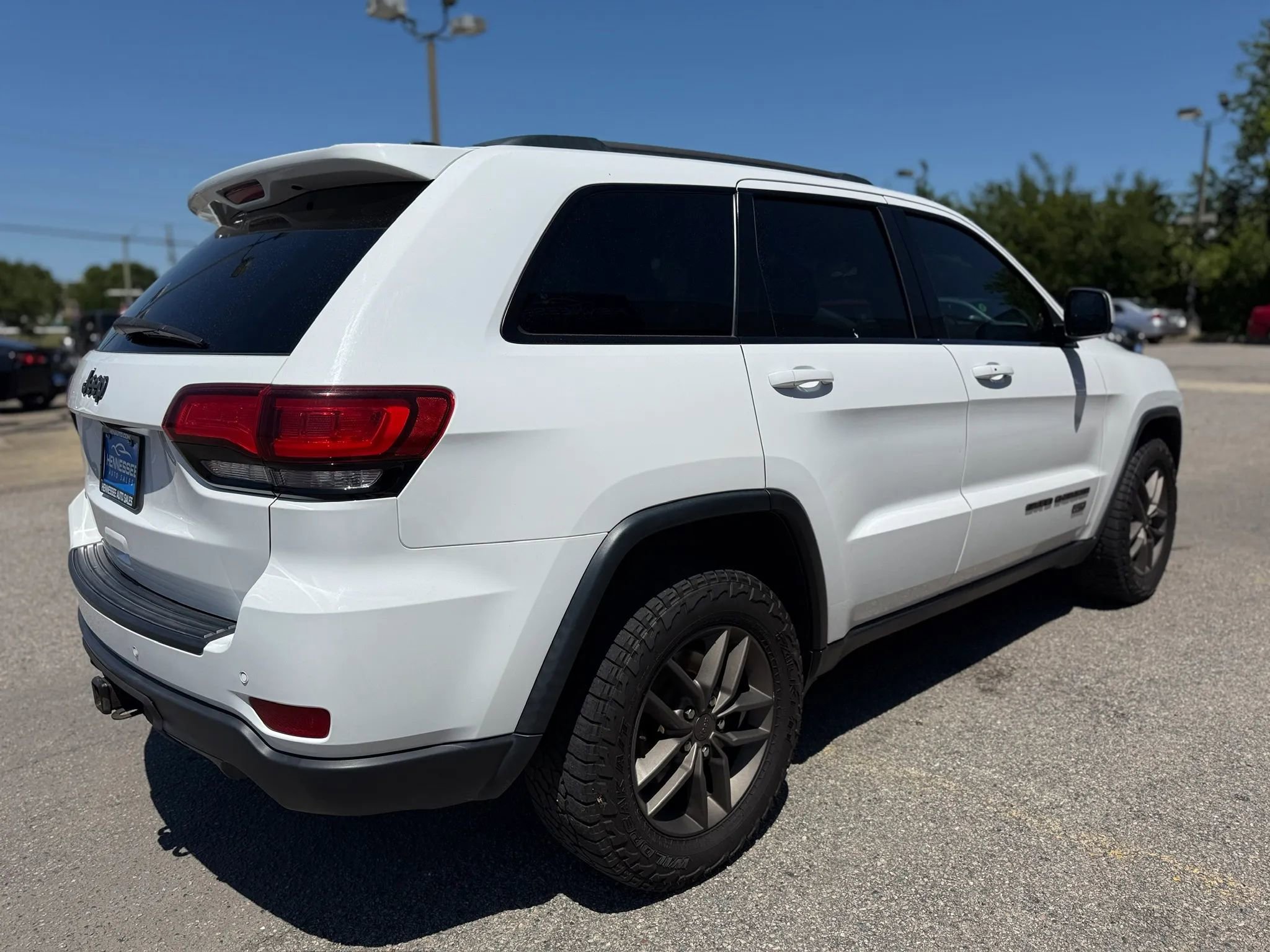 Used 2016 Jeep Grand Cherokee Laredo 75th Anniversary AWD/4WD image 25