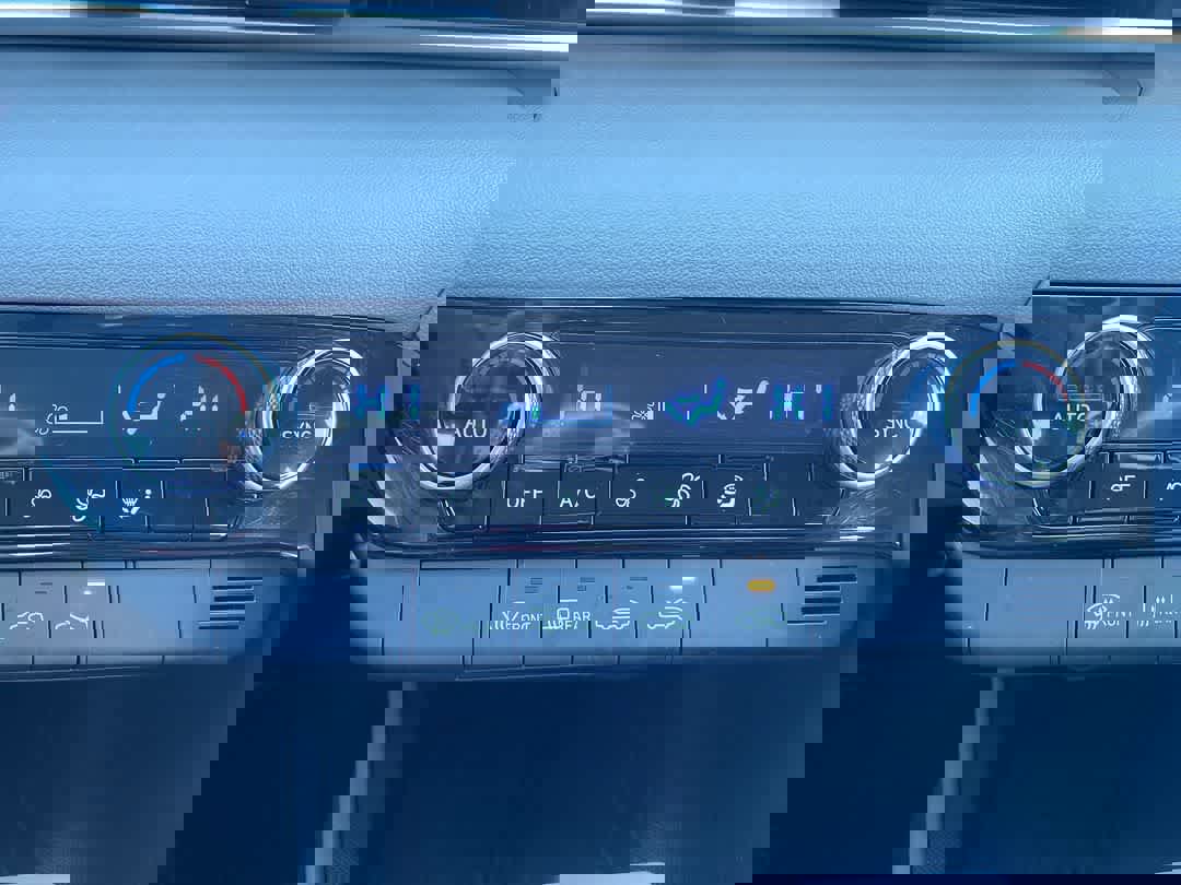 Used 2025 Hyundai Elantra Sport image 18