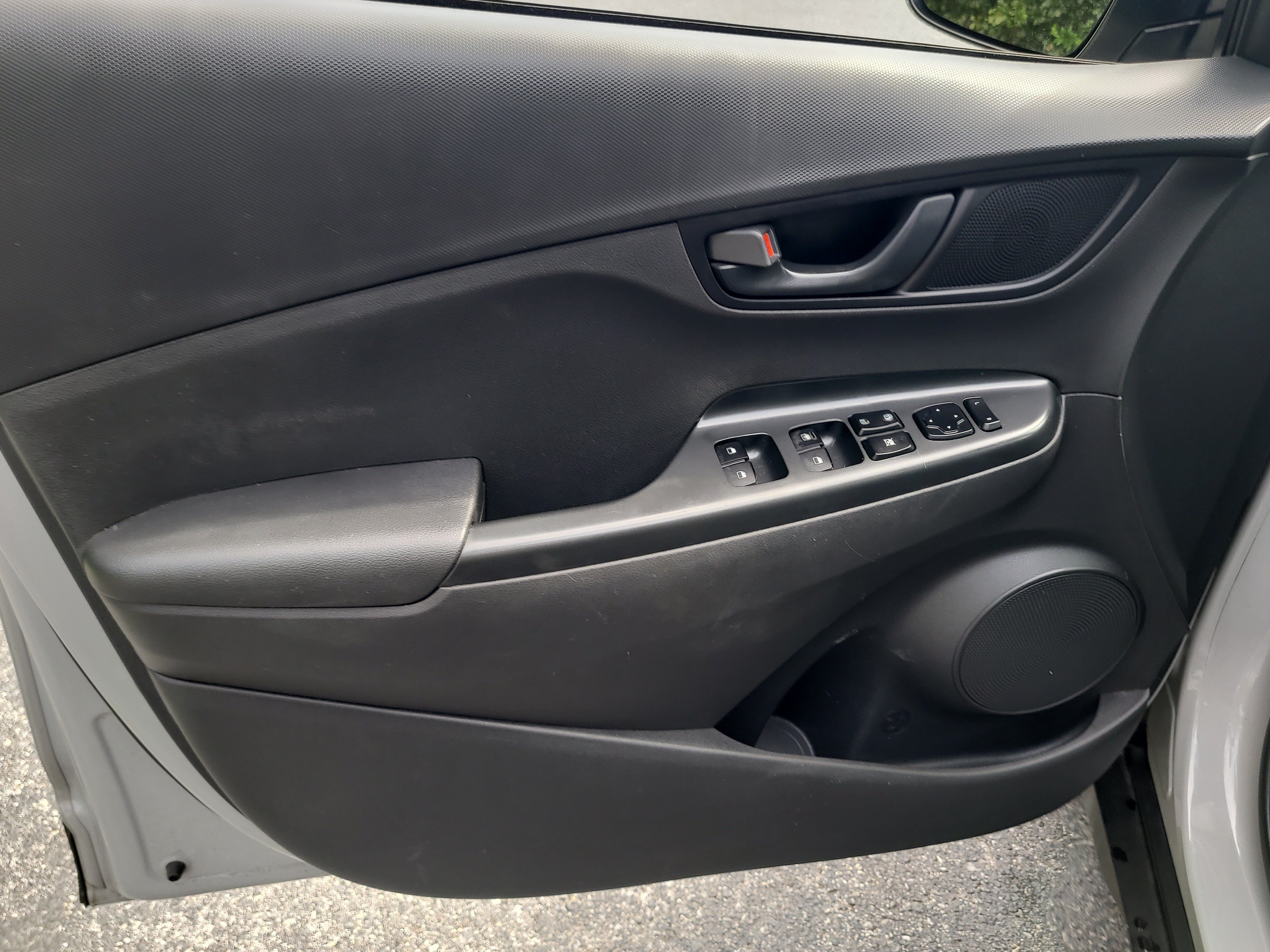 Used 2022 Hyundai Kona SE FWD image 16