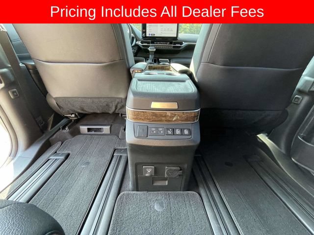 Used 2025 Toyota Sienna Platinum AWD/4WD image 19