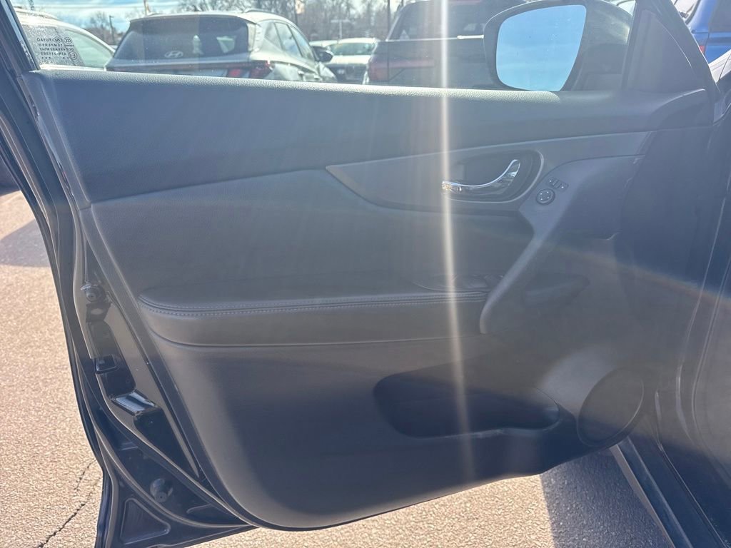 Used 2014 Nissan Rogue SV w/ SV Family Package image 17