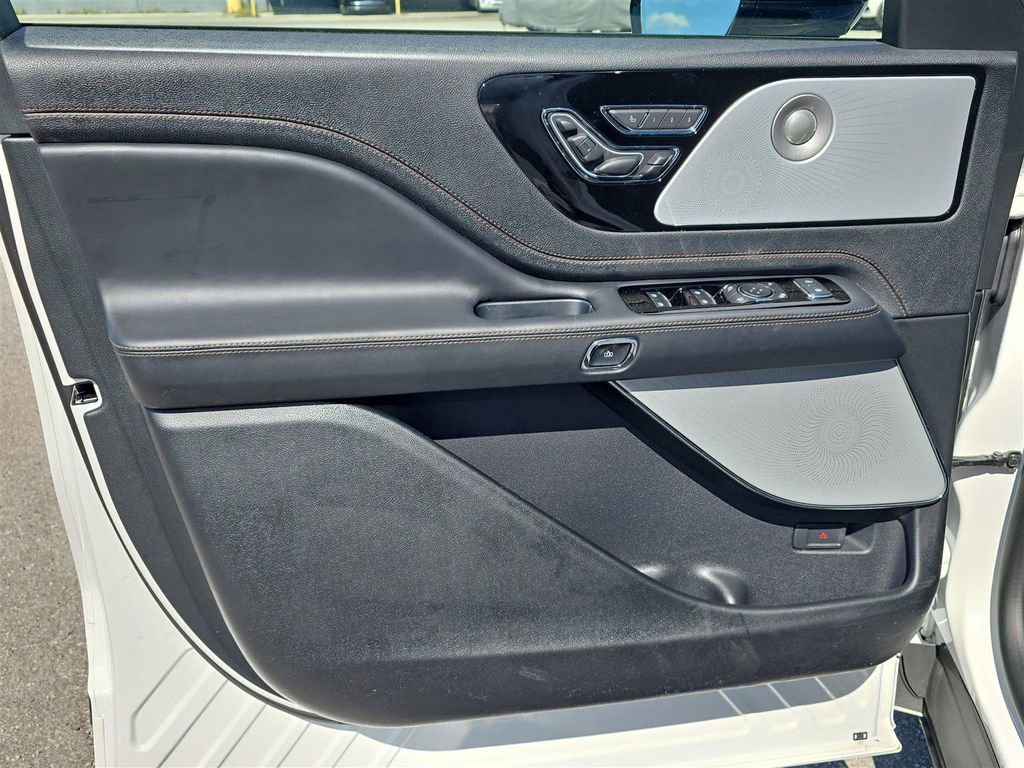 New 2025 Lincoln Aviator Black Label image 16