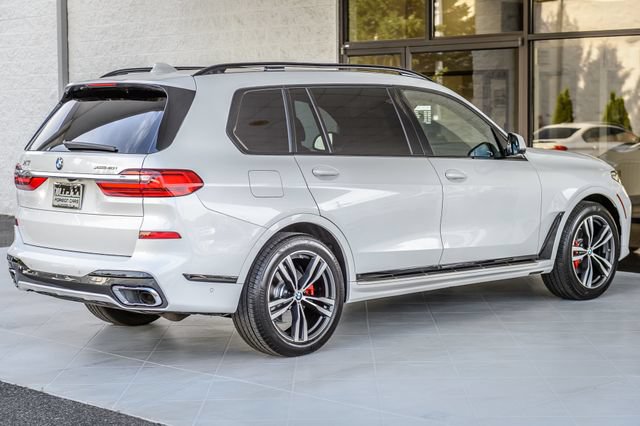 Used 2022 BMW X7 xDrive40i w/ M Sport Package AWD/4WD image 9